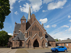 Hoeven, de Heilige Johannes de Doperkerk RM521566 foto3 2015-05-30 17.45